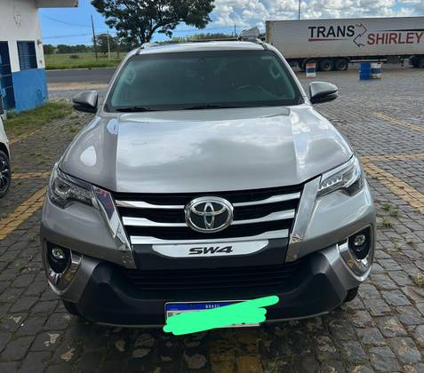 TOYOTA HILUX SW4 2.8 SRX 4X4 7 LUGARES 16V TURBO INTERCOOLER DIESEL 4P AUTOMÁTICO